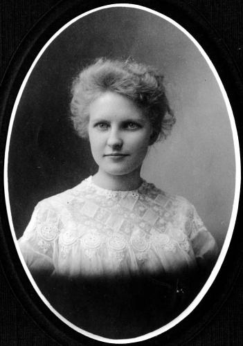 Eleanor Holmsted, Circa 1901-1904